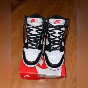 WMNS Nike Dunk High ‘Panda’